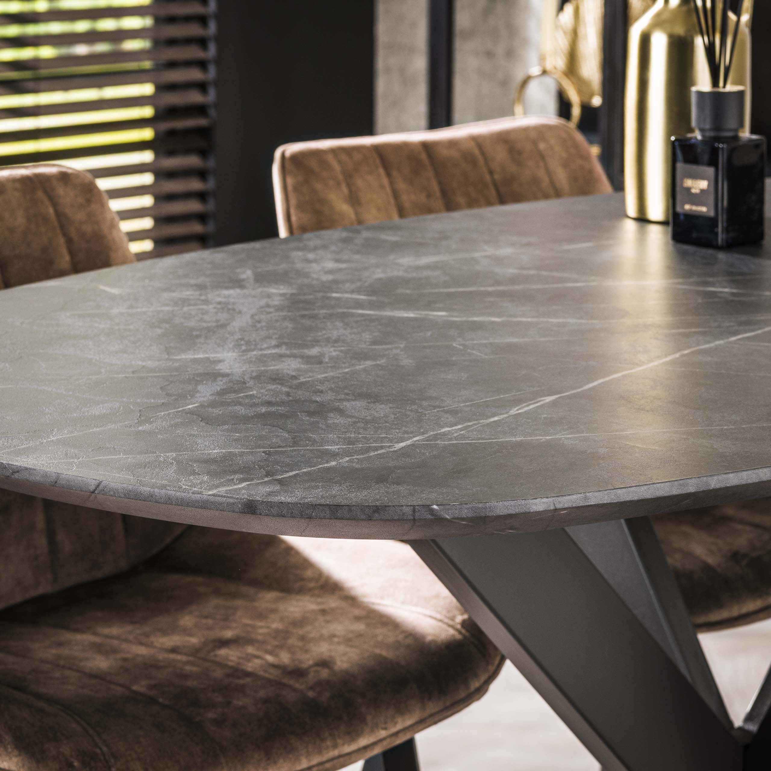 Bartisch Kreuzgestell dänisch oval / 3D schwarzbraun