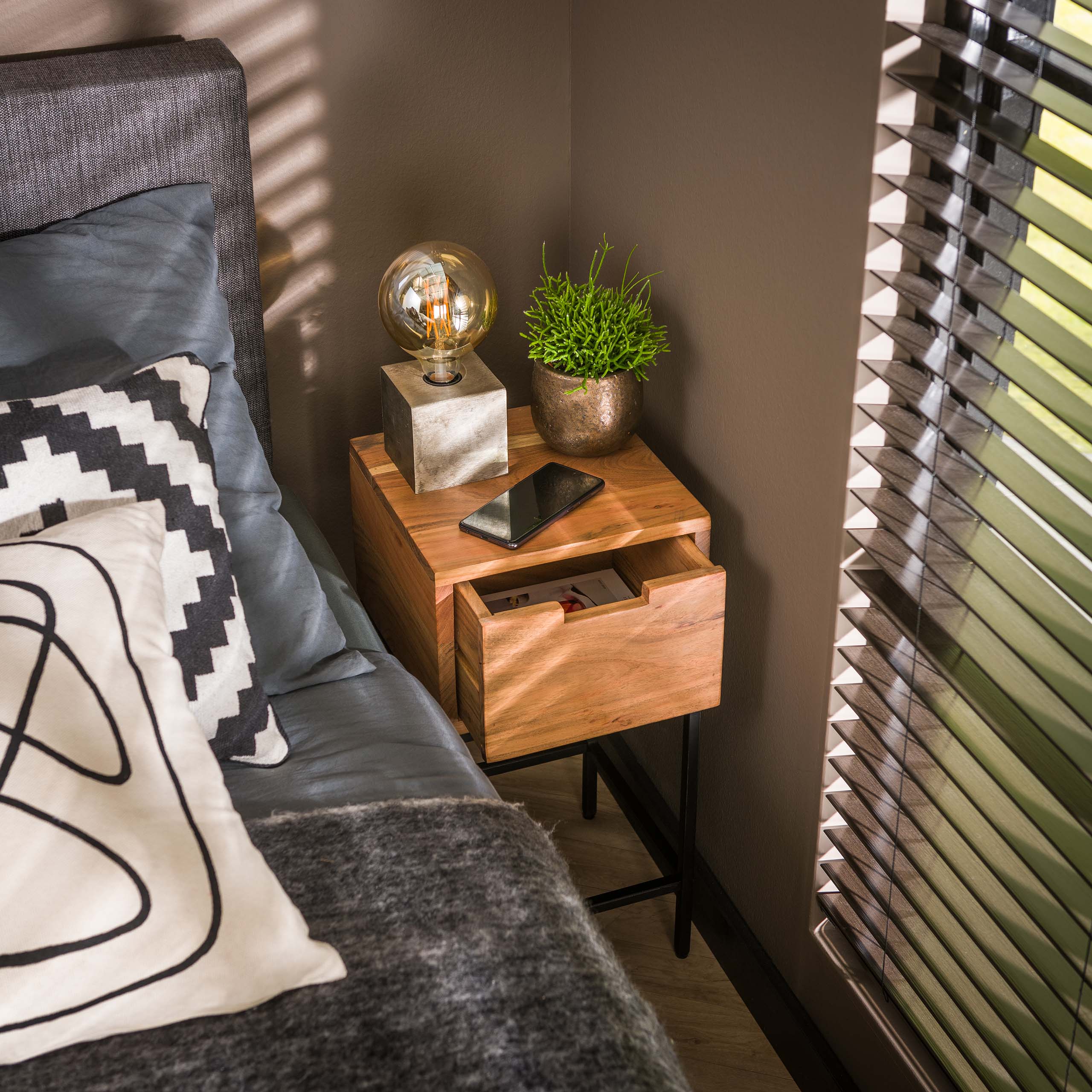 Nachttisch Flat XS 1 Schublade – Massive Akazie