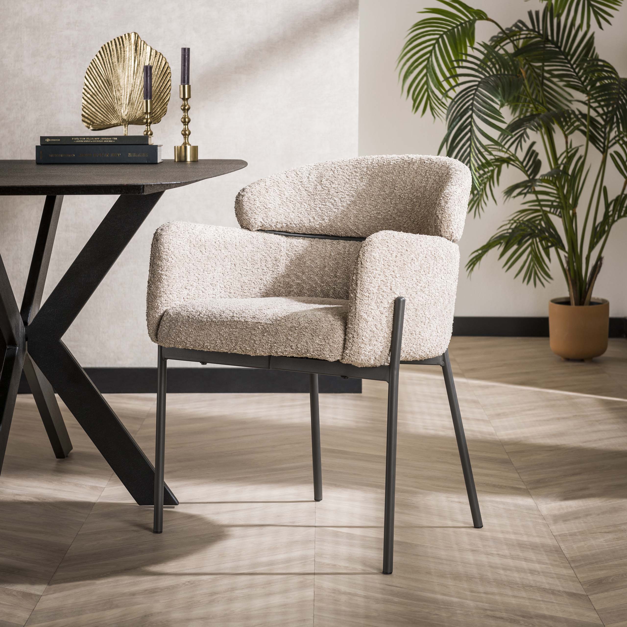 Sessel Bouclé mit runder Rückenlehne. VPE2 / Boucle-Sandfarbe