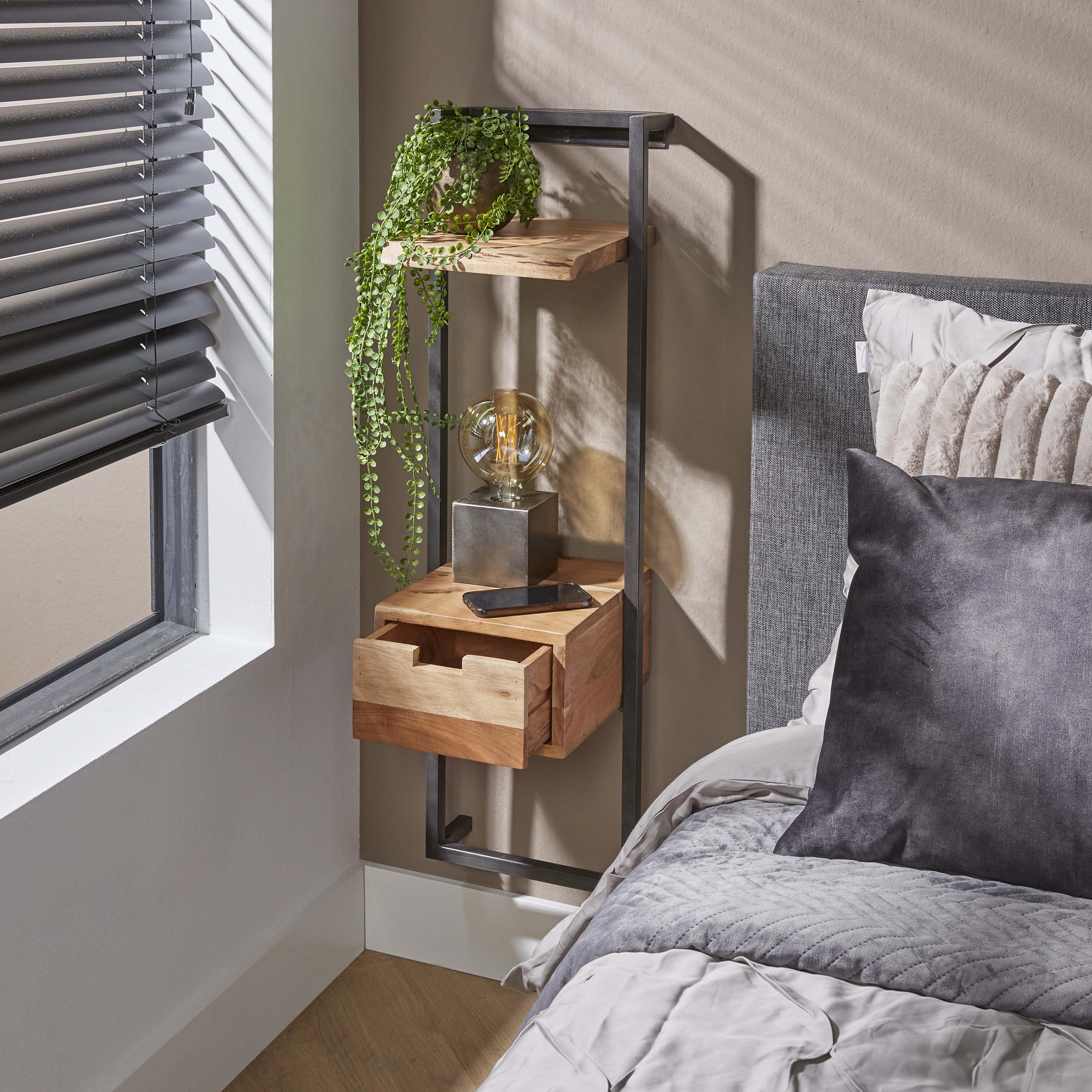 Nachttisch Air Solid XS / Massive Akazie natur