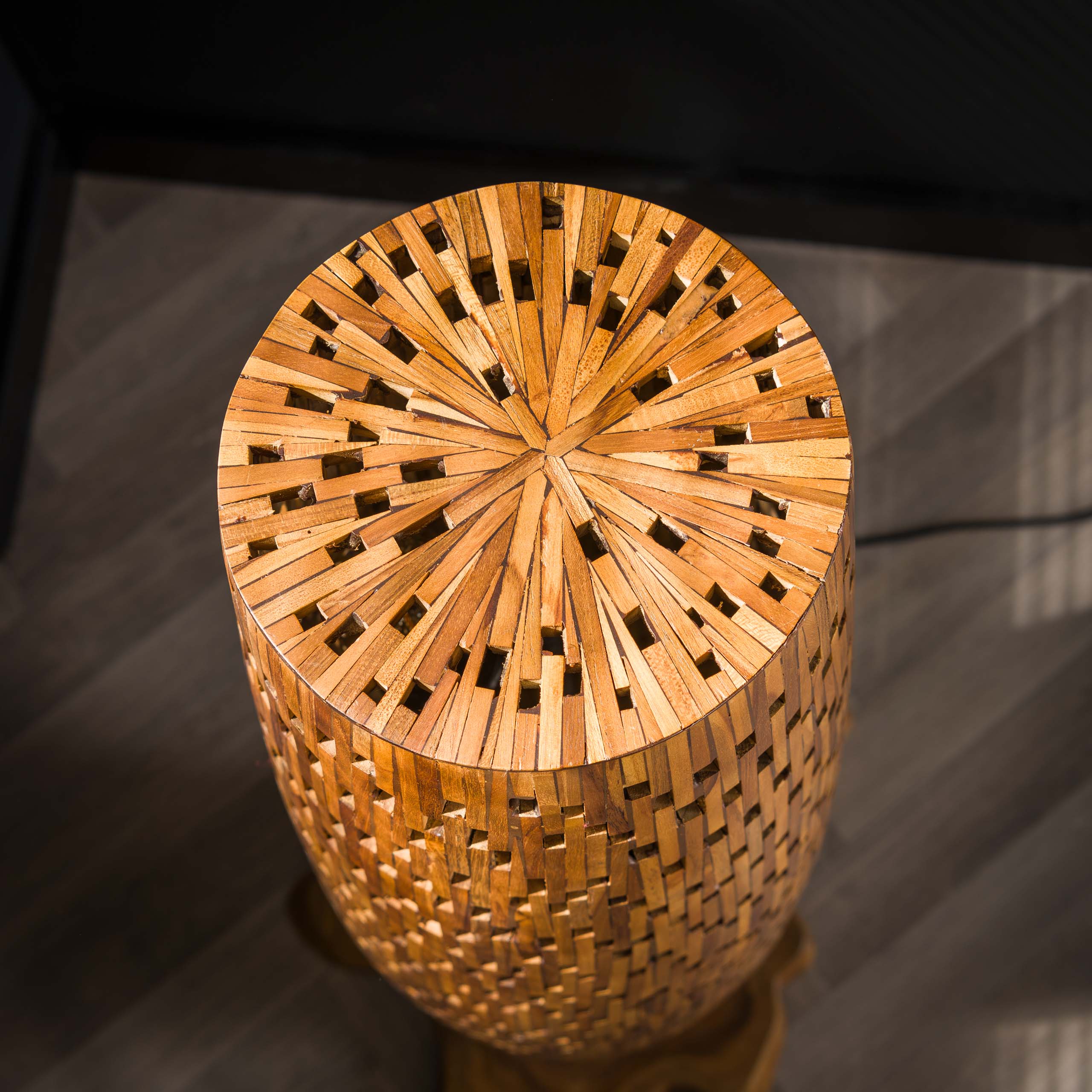 Stehleuchte L-Stangen / Massives recyceltes Teakholz