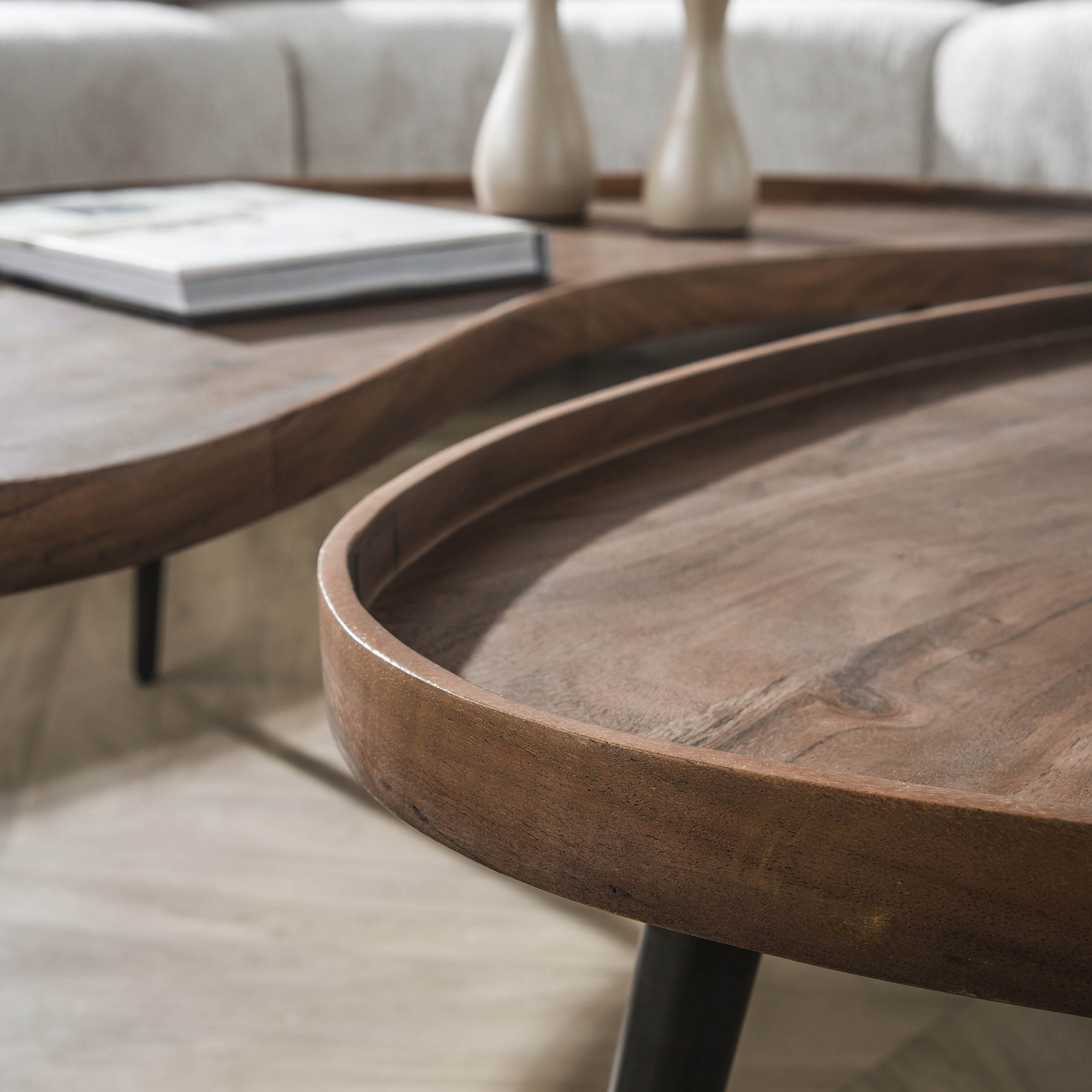 Couchtisch Carve Organic - 2er-Set - Akazienbraun
