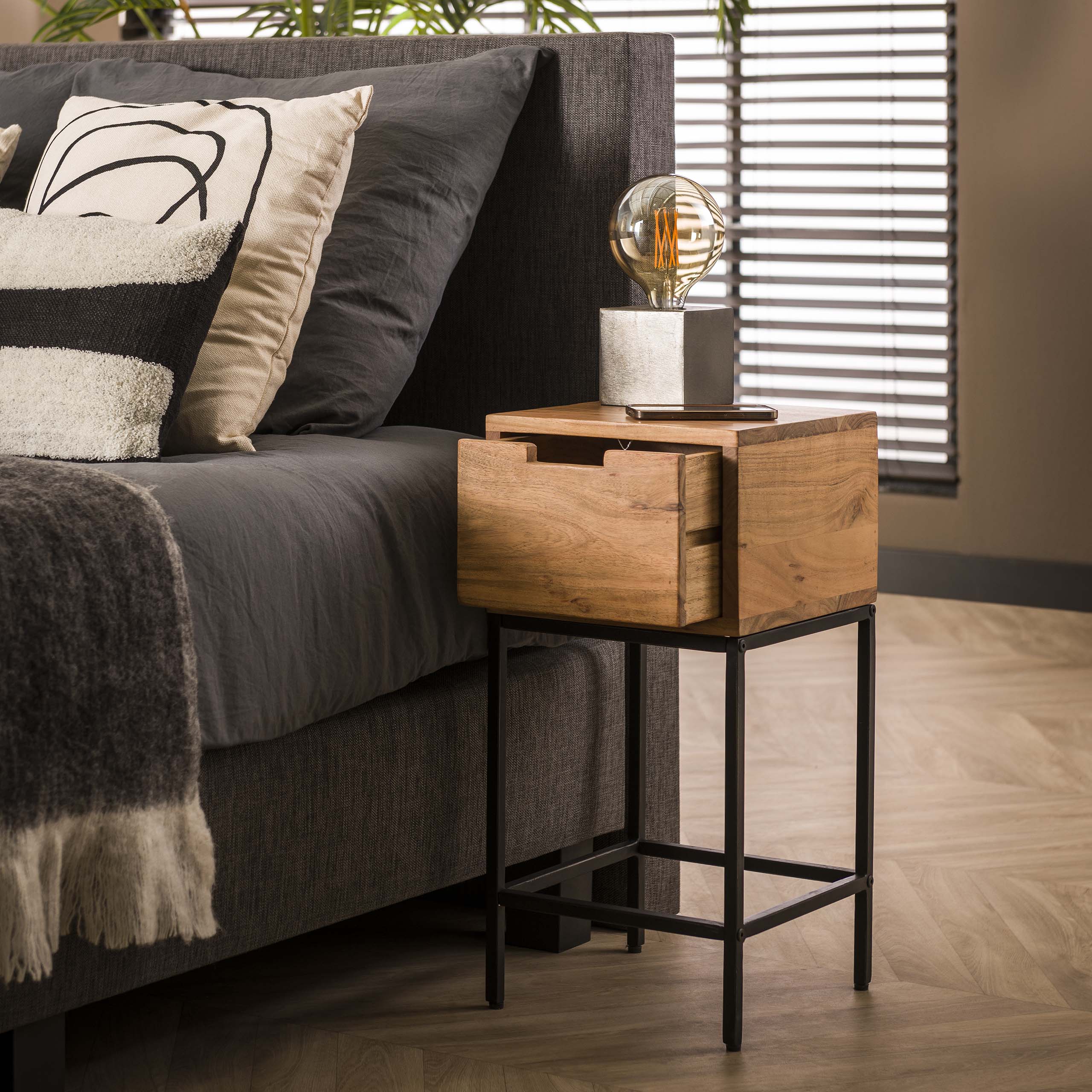 Nachttisch Flat XS 1 Schublade – Massive Akazie