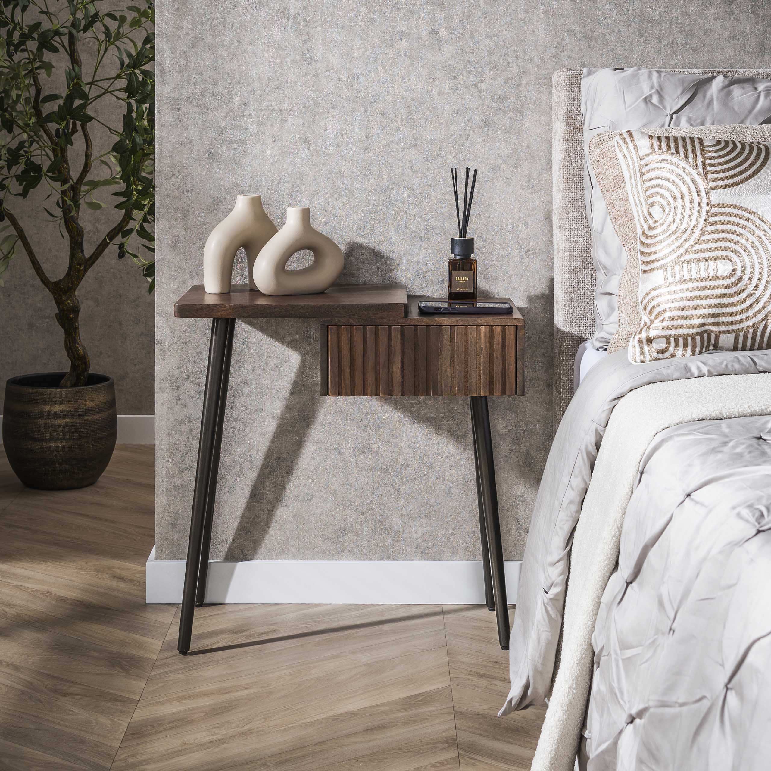 Nachttisch Carve 1 Schublade links – Massive Akazie braun