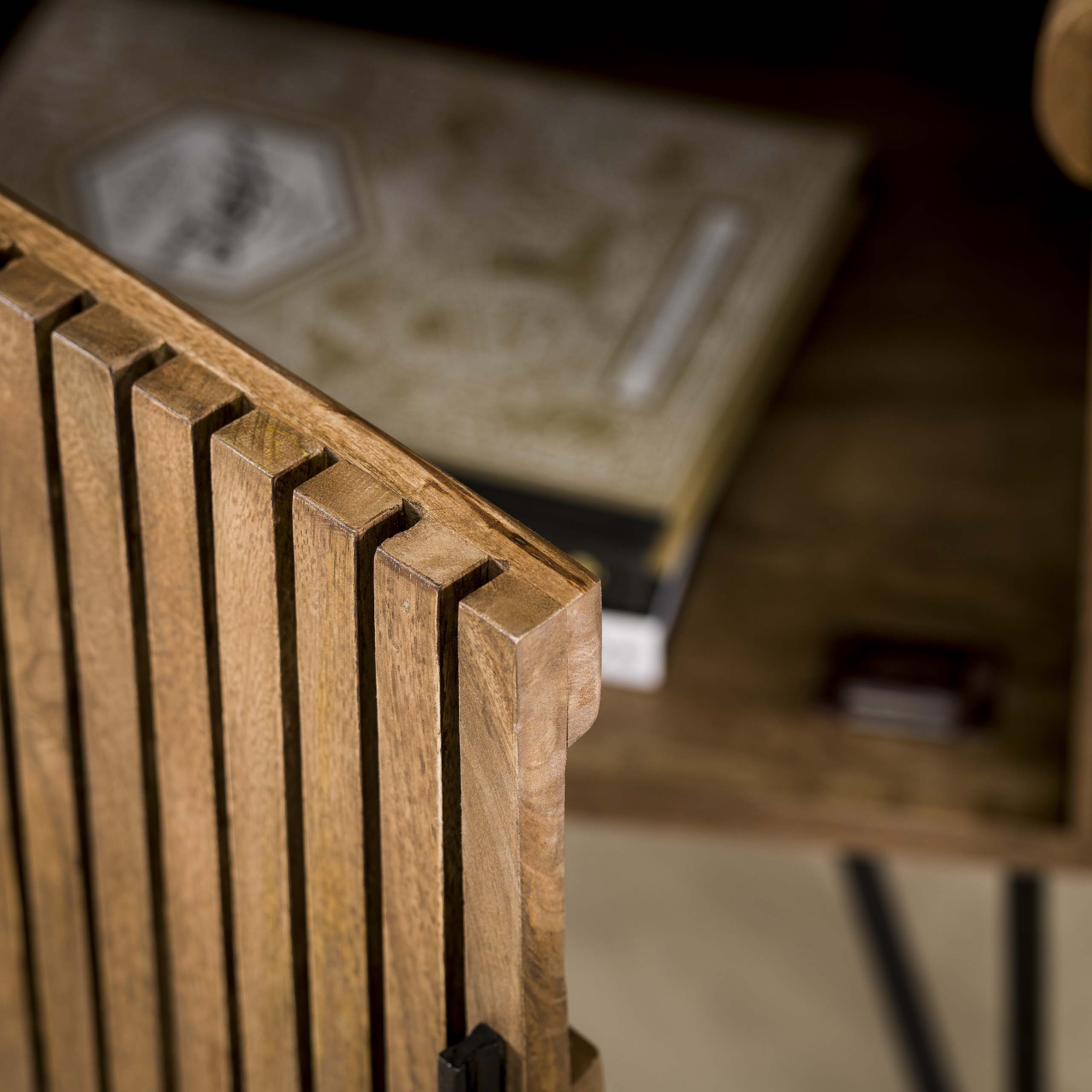 Weinschrank-Optimierung / Massive Mango-Sandfarbe