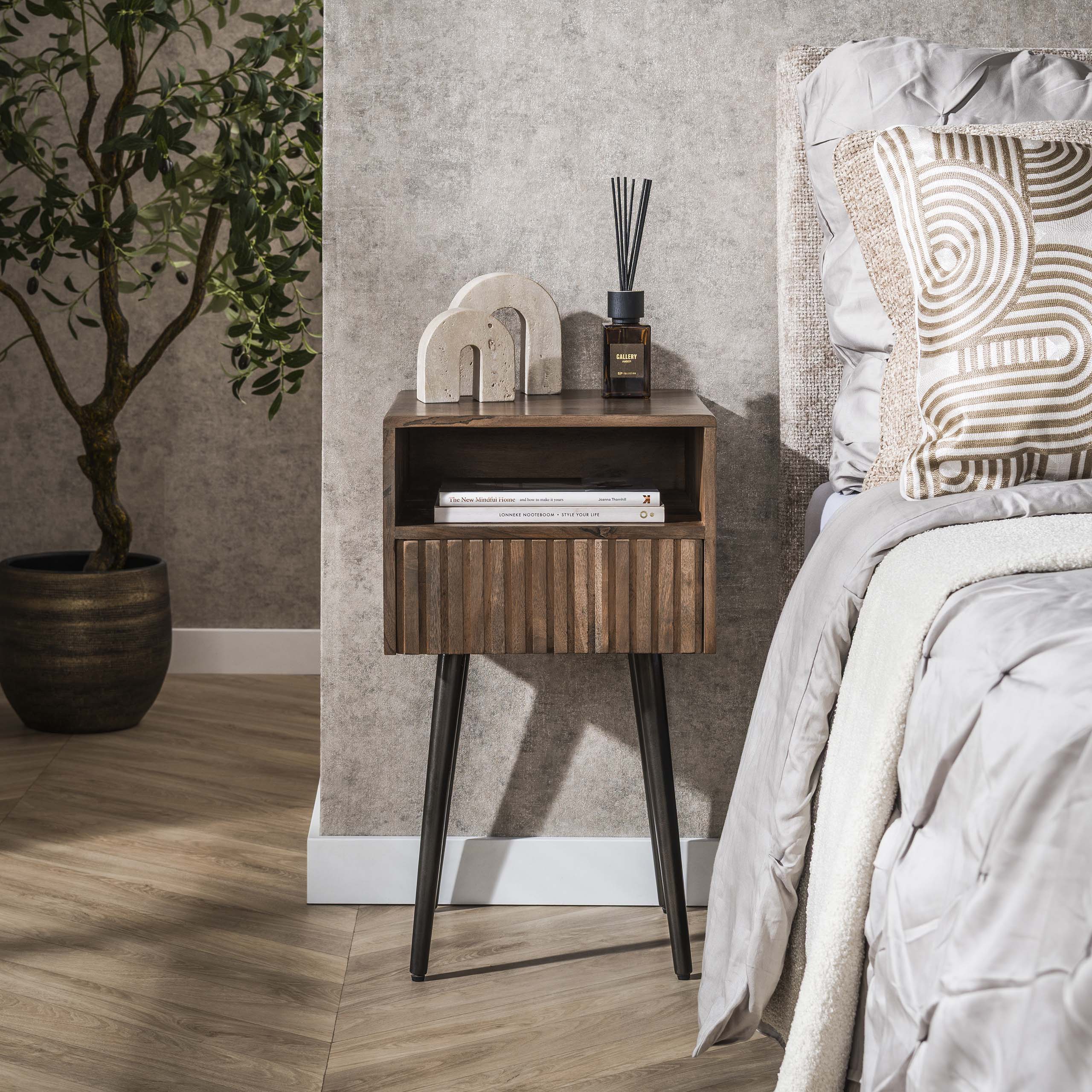 Nachttisch Carve 1 Schublade – Massive Akazie braun