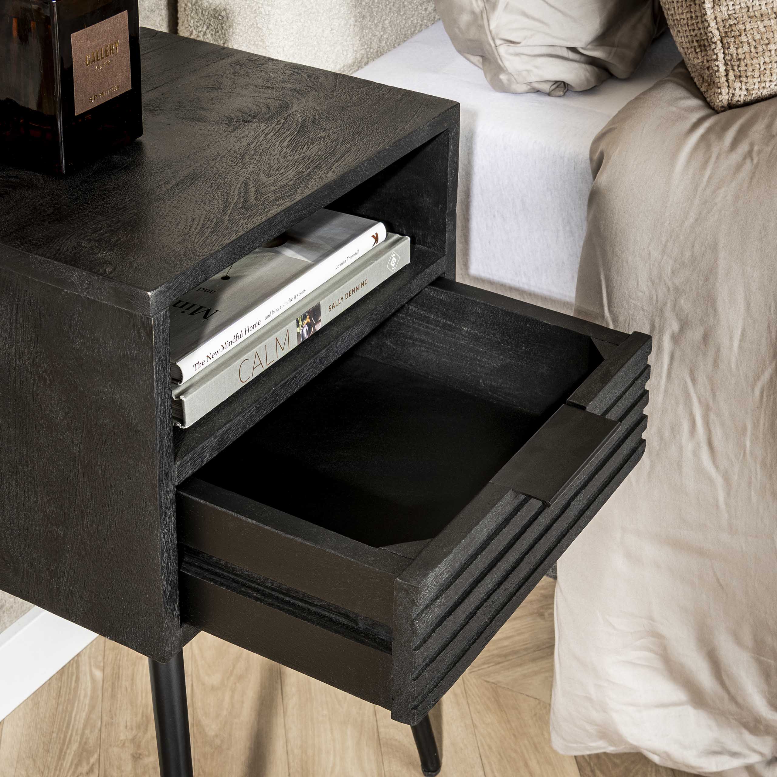 Marina Nachttisch 1 Schublade – Massives Mangoschwarz