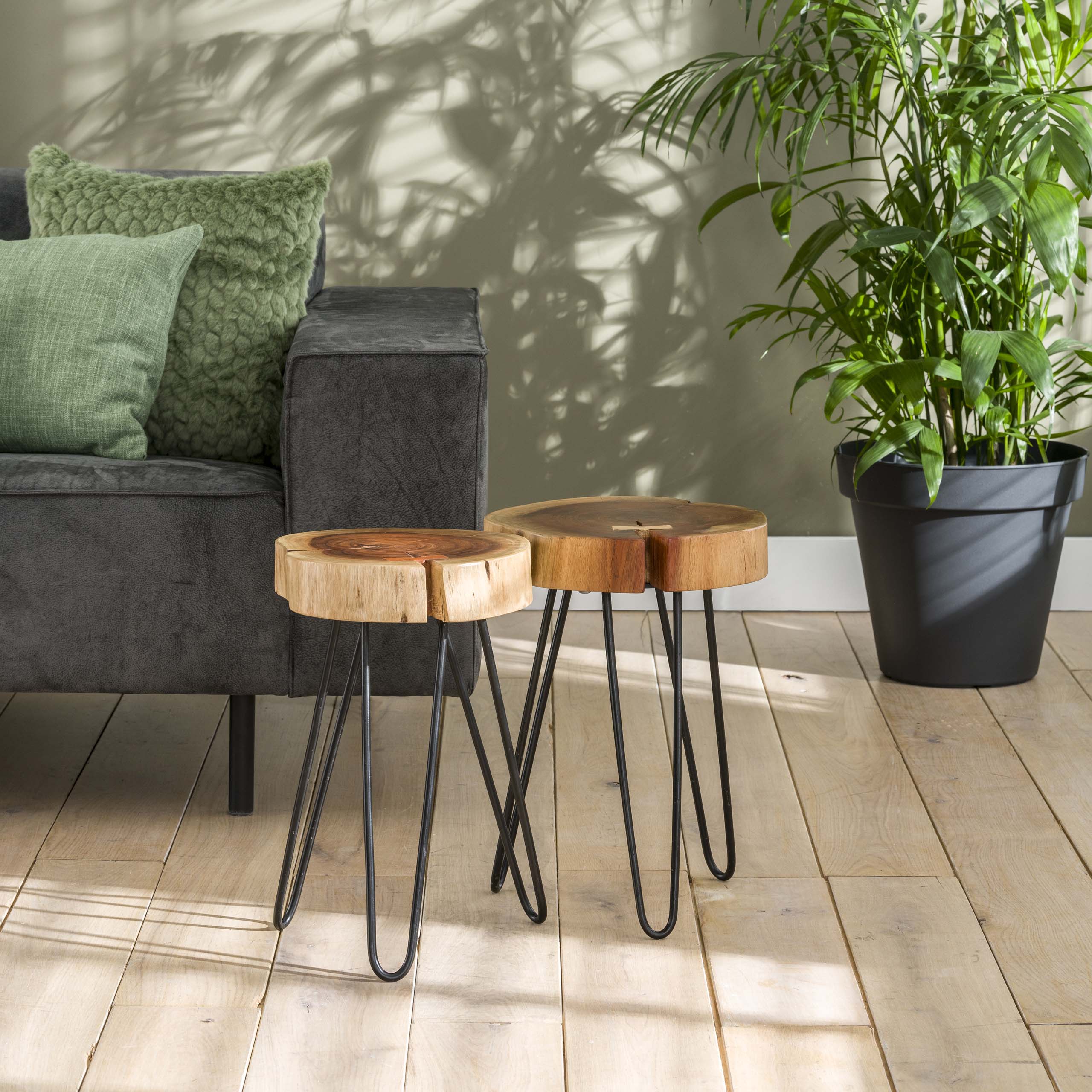 Beistelltischkoffer aus 6 cm starker massiver Akazie mit Stahlrahmen. VPE2 / Massive Akazie natur