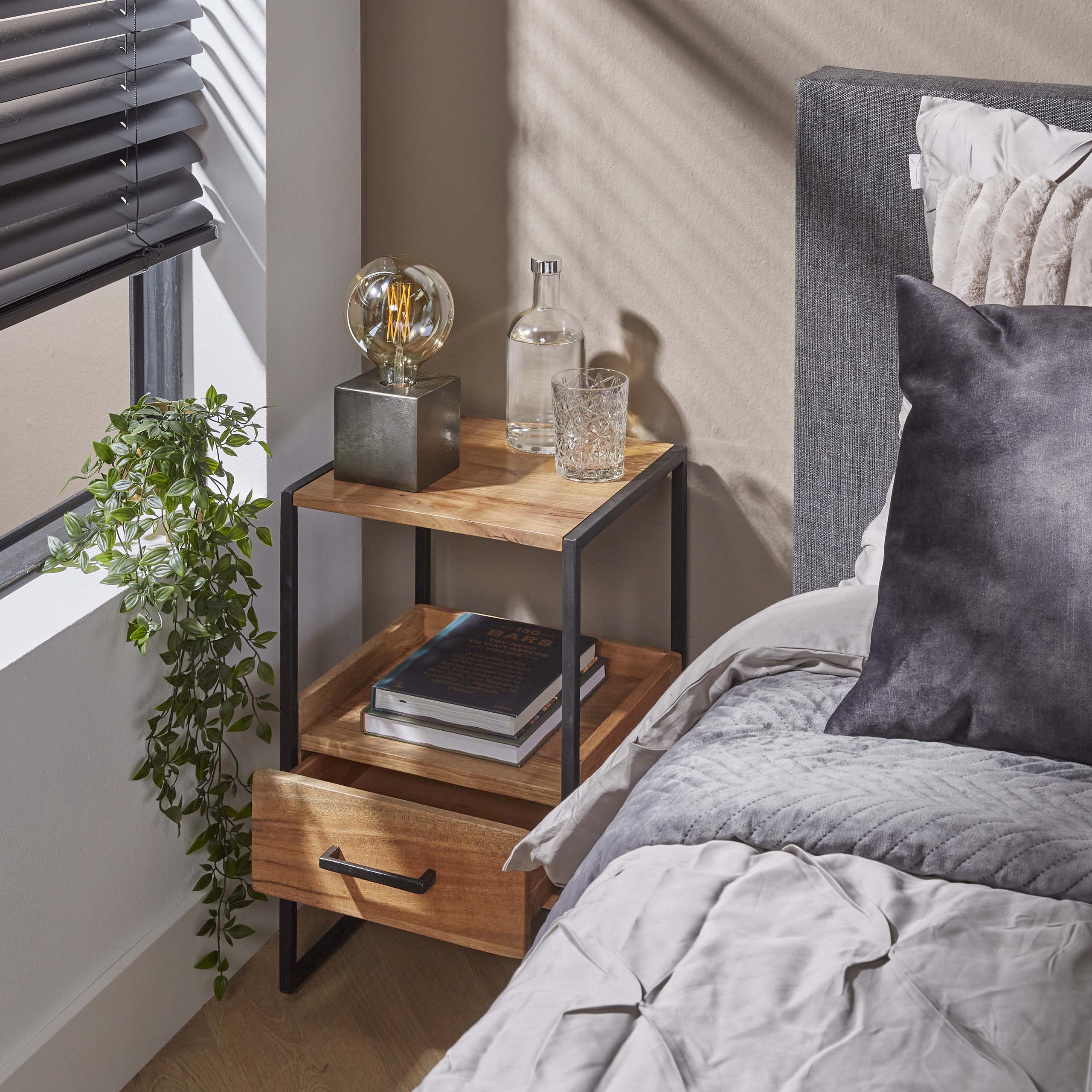 Nachttisch 1L XS Nische / Massive Akazie natur