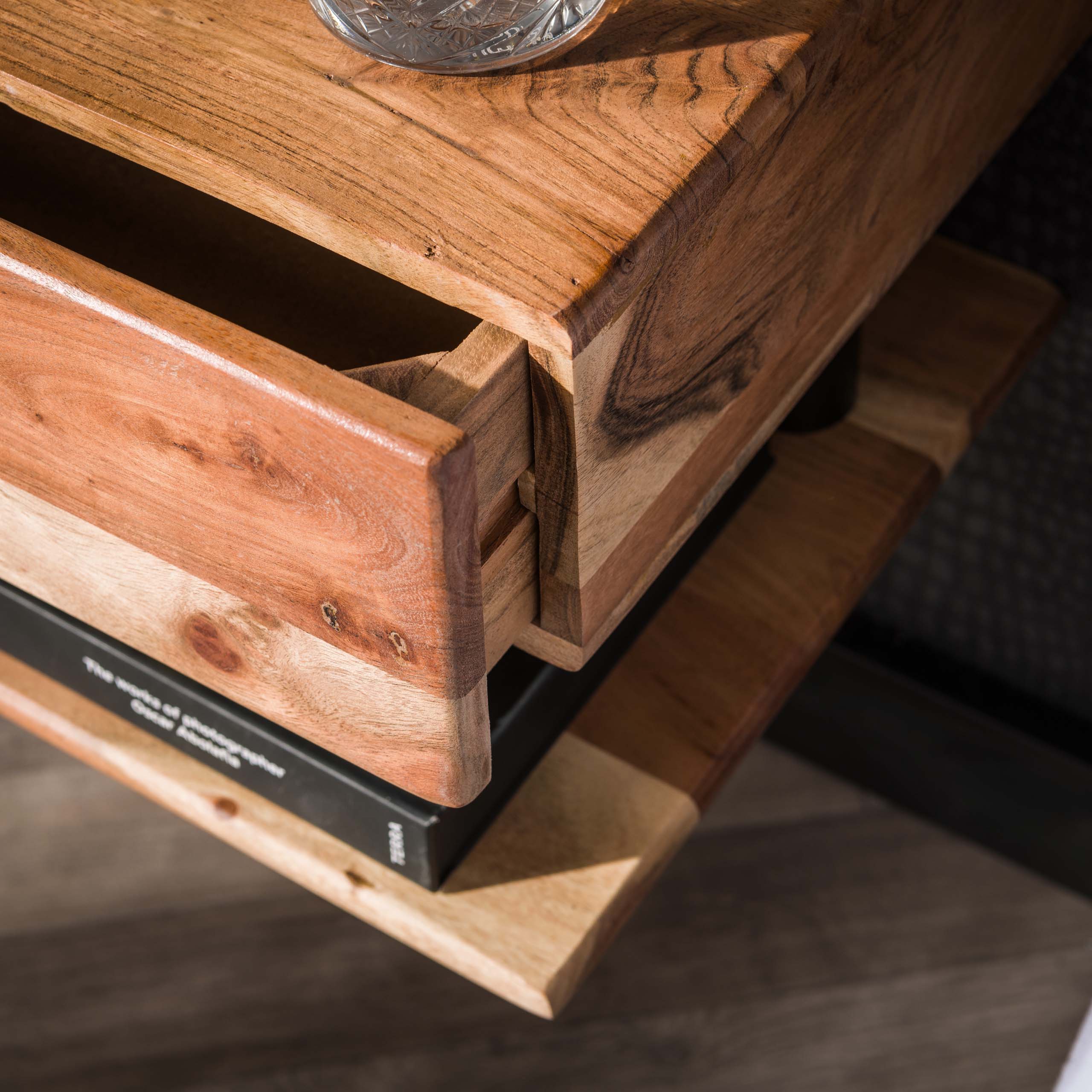 Nachttisch 1L Regal / Massive Akazie natur