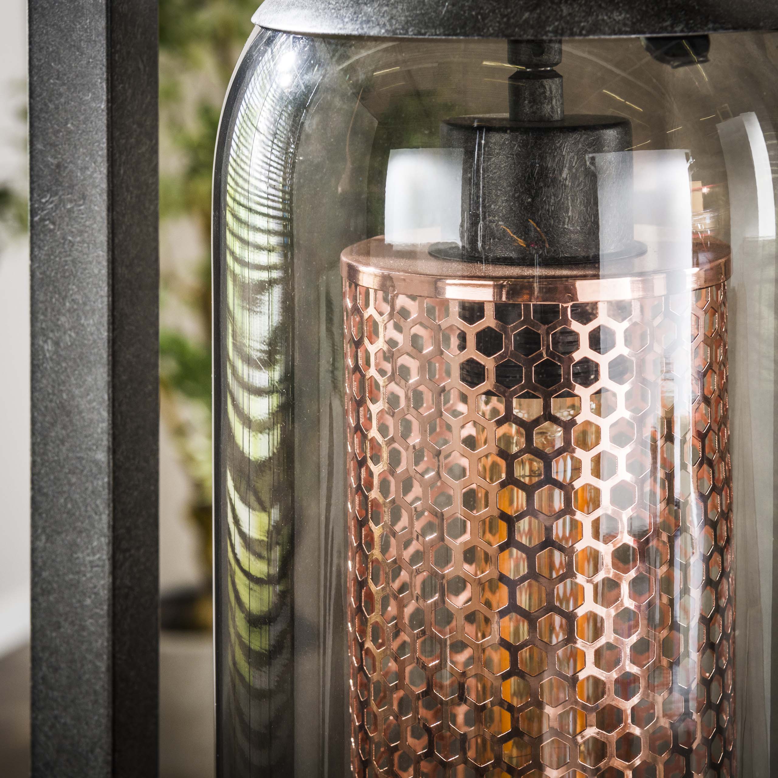 Stehleuchte 4L Turm Rauchglas-Lochstahl / Artic schwarz