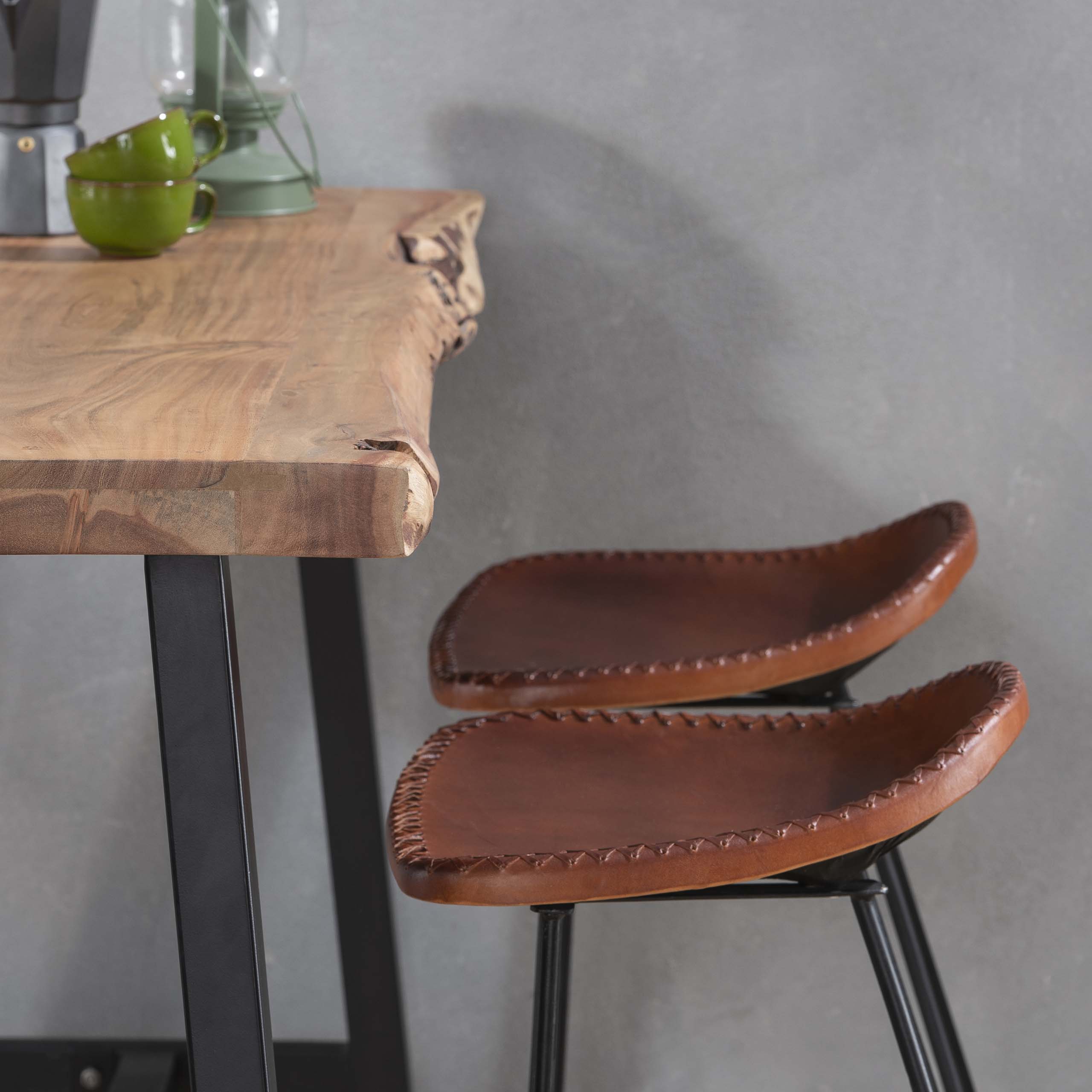 Bartisch Live Edge 125 cm – Massive Akazie